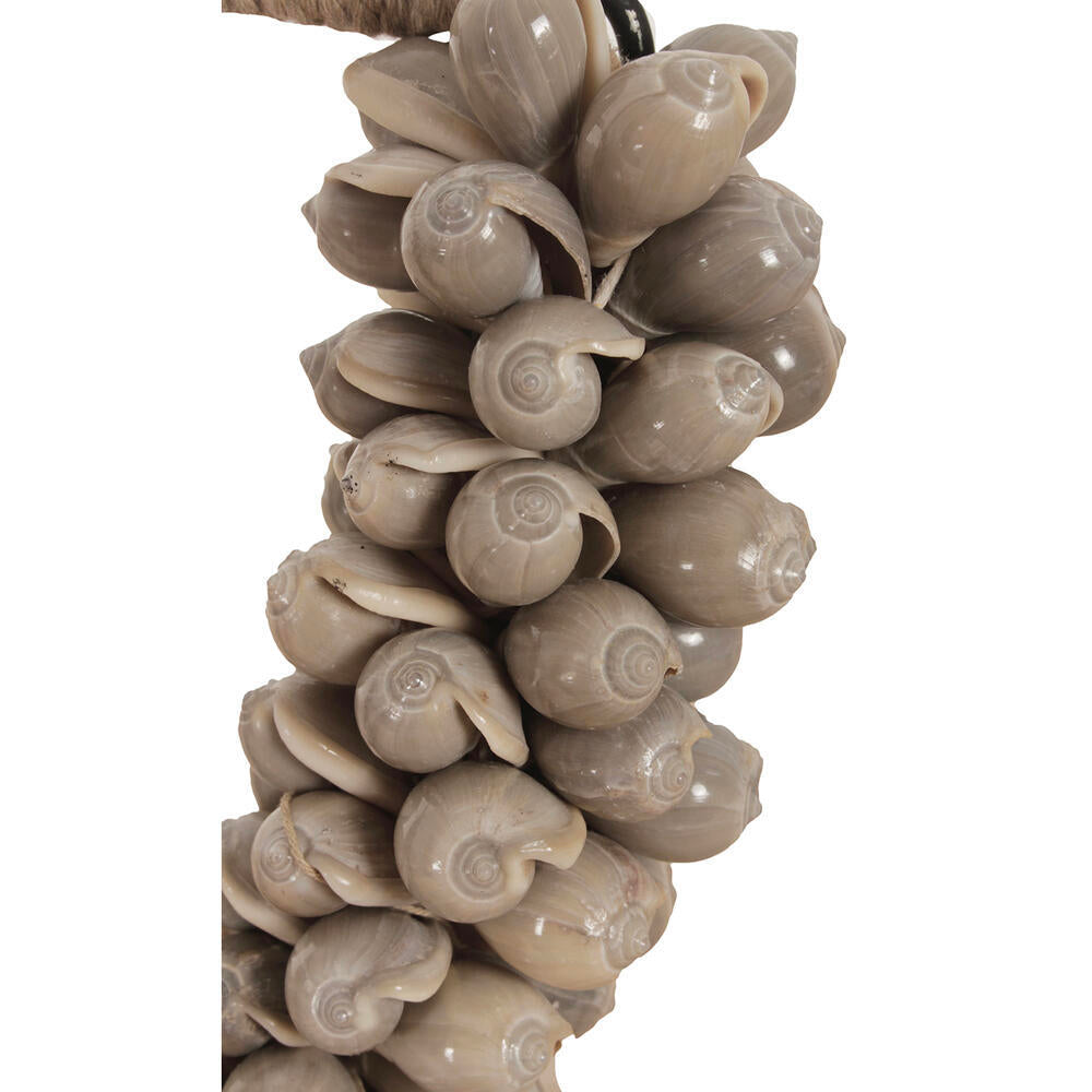 Handgemaakte Schelpenketting op Standaard – Luxe Boho Woondecoratie