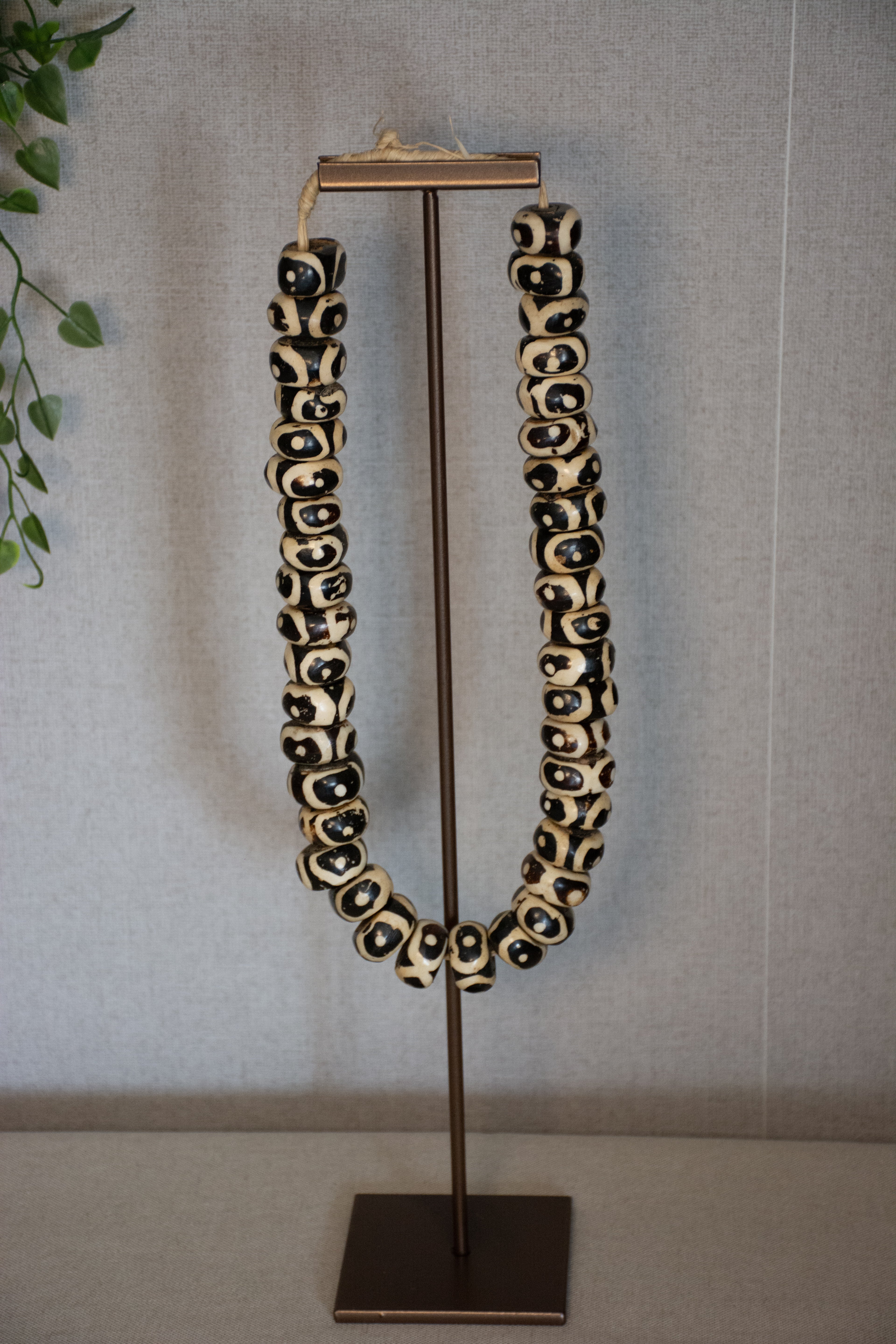 Bone Ketting – Unieke Statement Ketting met Organische Kralen
